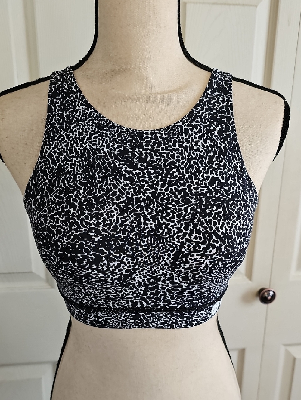 Lululemon Black & White Sports Bra Size 8